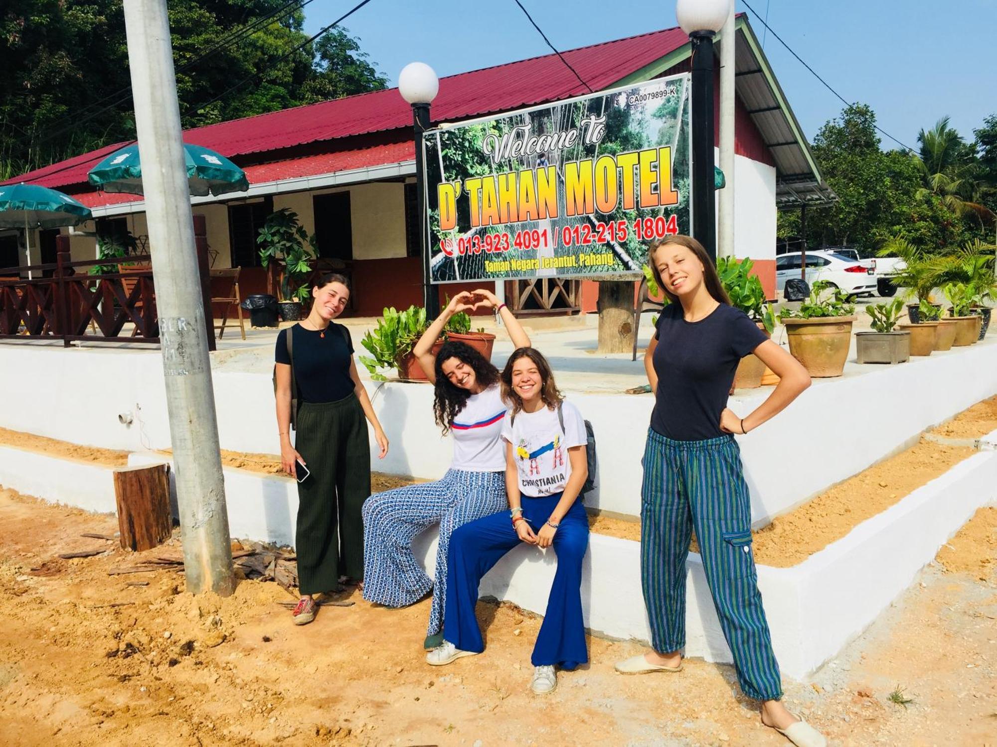 Dtahan Motel Taman Negara Kuala Tahan Exterior foto